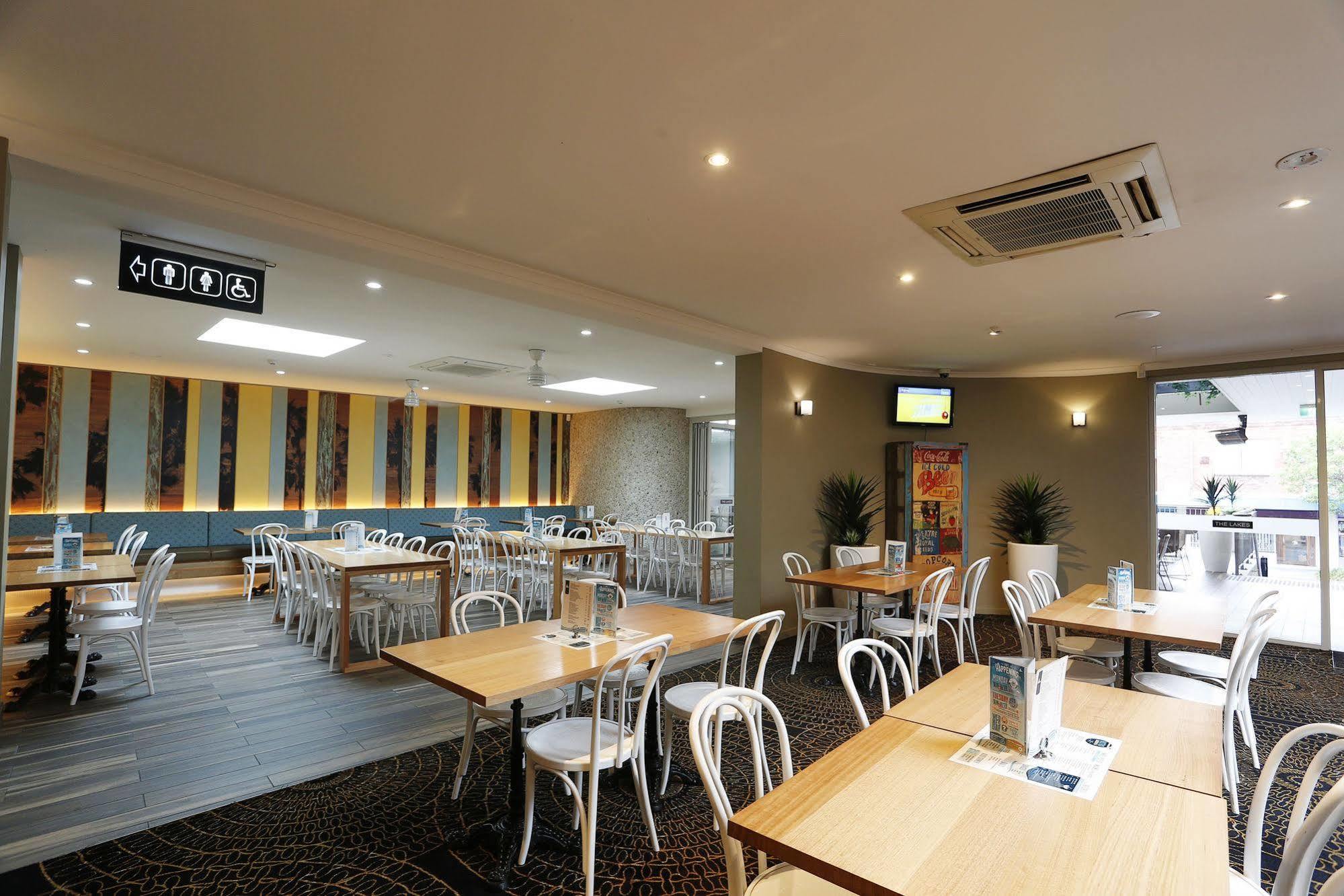 The Lakes Hotel Entrance Luaran gambar