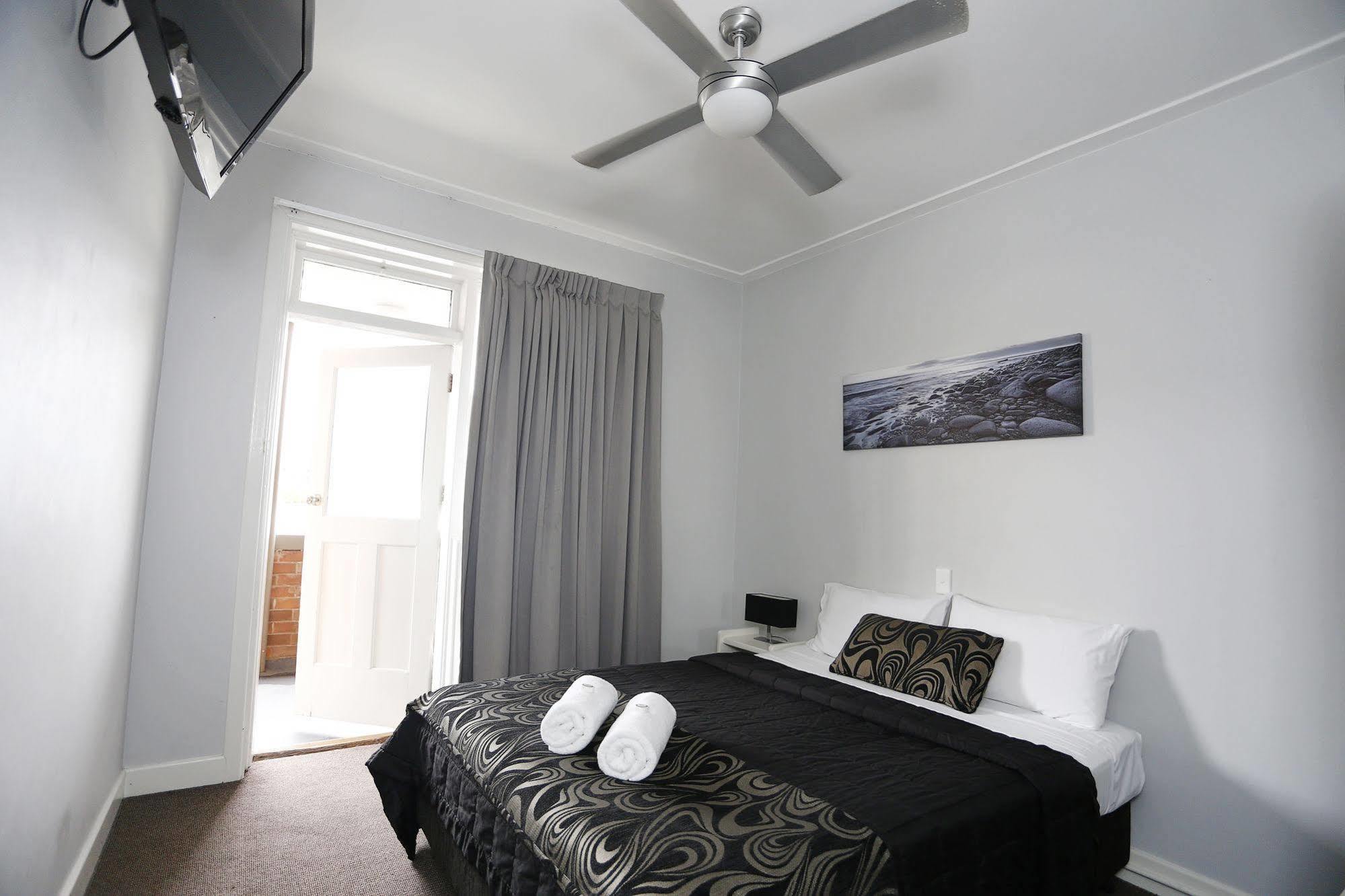 The Lakes Hotel Entrance Luaran gambar