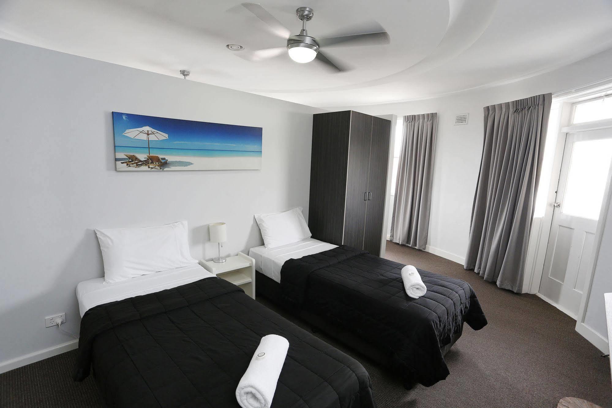 The Lakes Hotel Entrance Luaran gambar